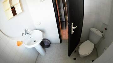 Фото номера Трехместный номер с собственной ванной комнатой Гостевой дом Atanasovi House г. Шкорпиловци 5